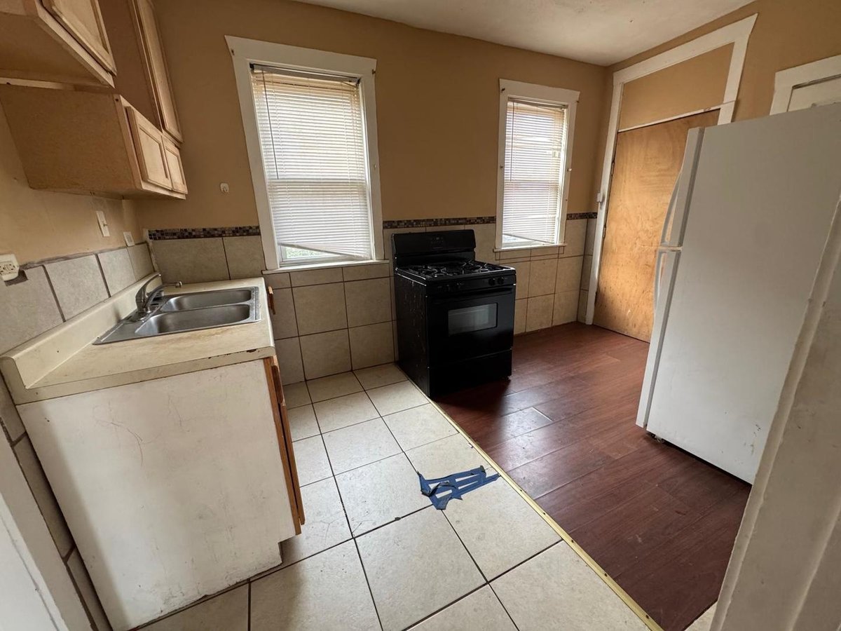1256 N LOCKWOOD AVENUE, CHICAGO, IL 60651  Photo 5