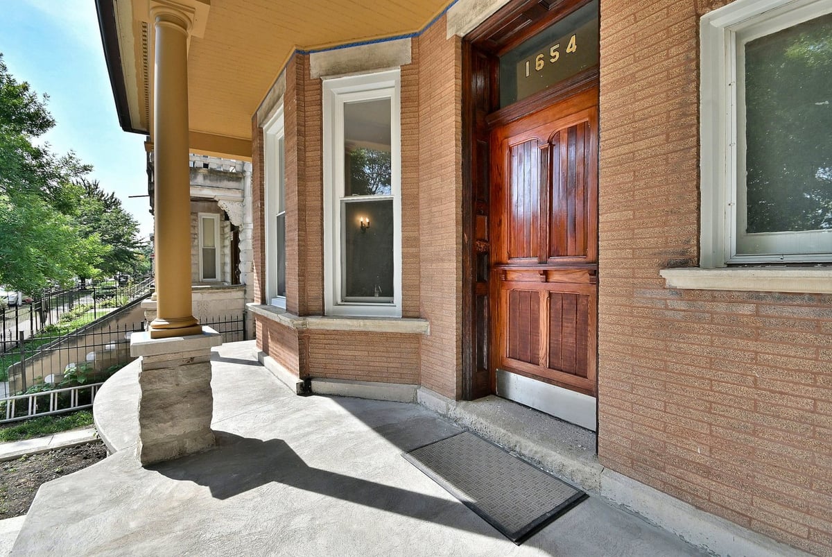 1654 S MILLARD AVENUE, CHICAGO, IL 60623  Photo 4