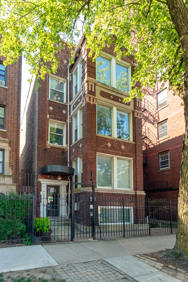 945 W Agatite Avenue #3, Chicago, IL 60640