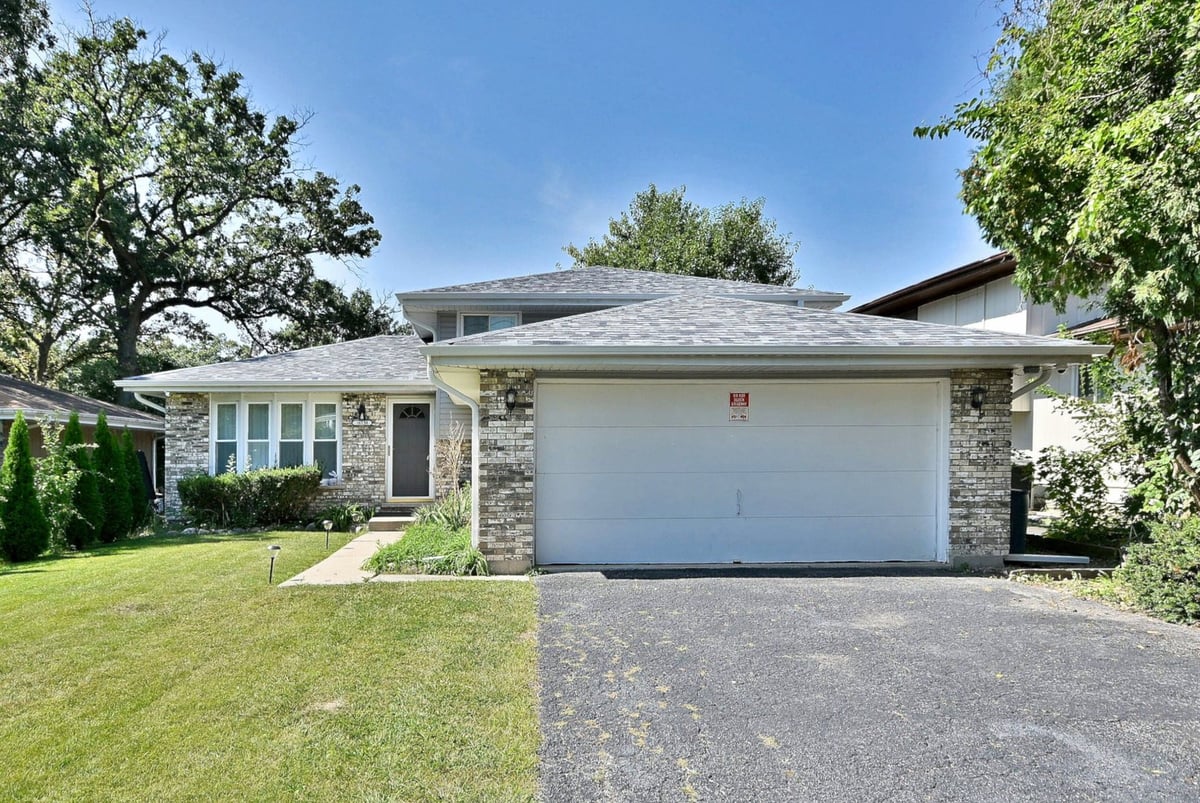 16138 LOCKWOOD AVENUE, OAK FOREST, IL 60452  Photo 2