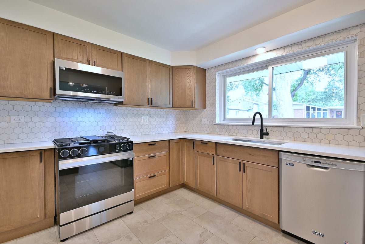 6750 N KOSTNER AVENUE, LINCOLNWOOD, IL 60712  Photo 11