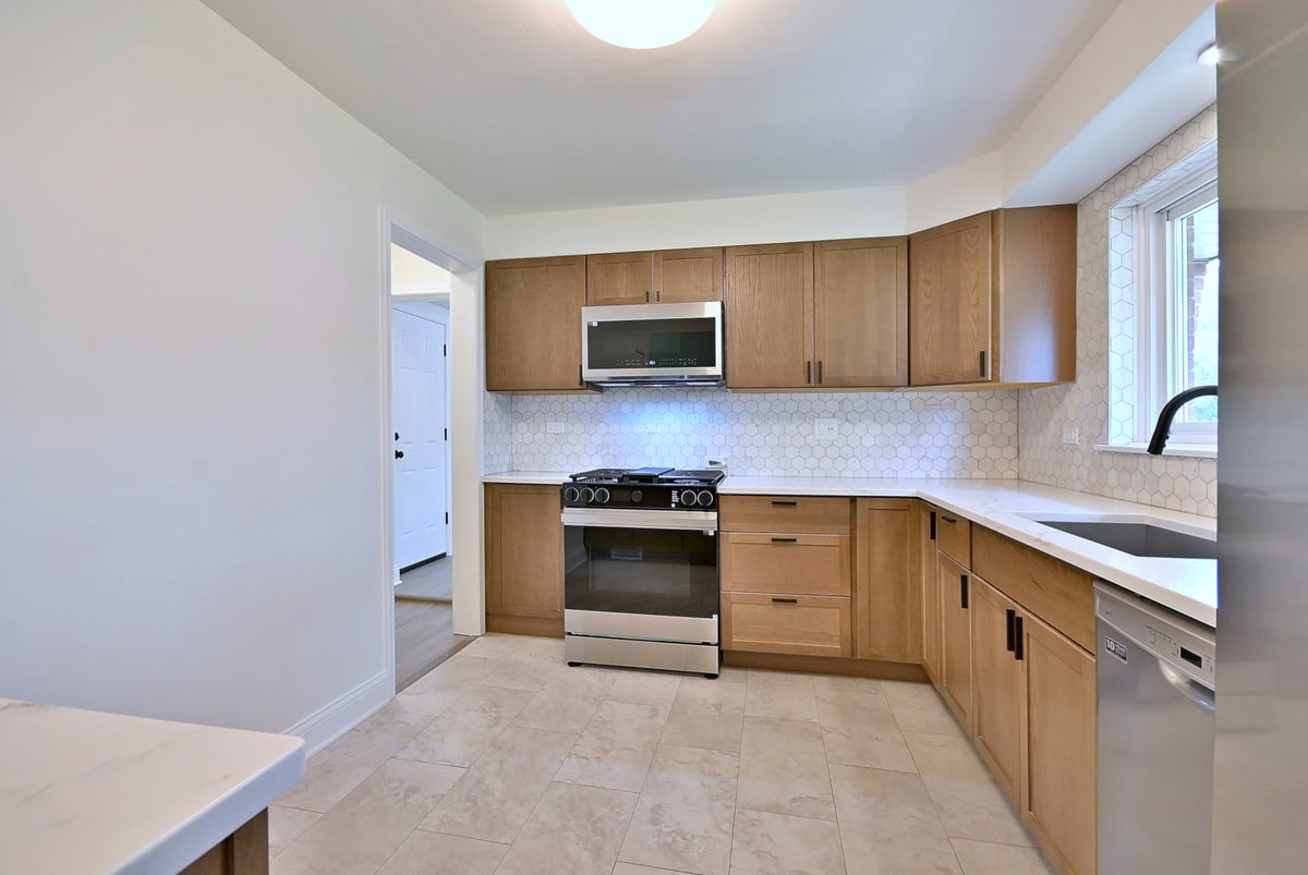 6750 N KOSTNER AVENUE, LINCOLNWOOD, IL 60712  Photo 9