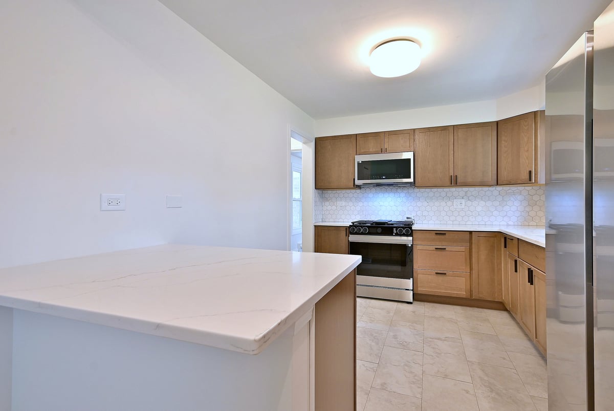 6750 N KOSTNER AVENUE, LINCOLNWOOD, IL 60712  Photo 7