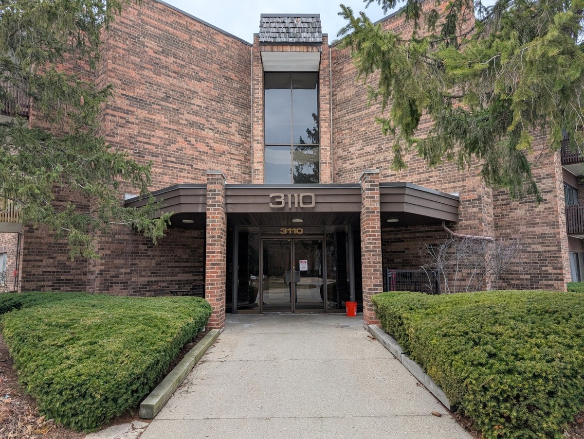 3110 Pheasant Creek Drive #101, Northbrook, IL 60062