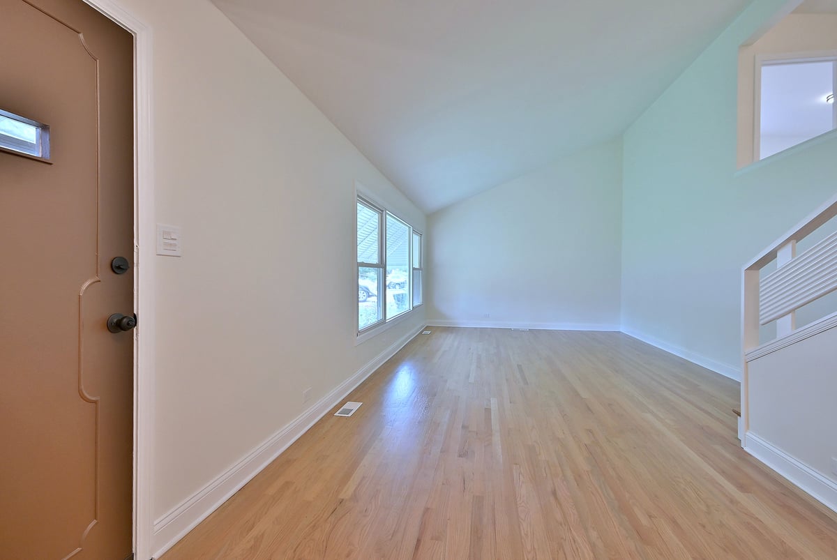 6750 N KOSTNER AVENUE, LINCOLNWOOD, IL 60712  Photo 3