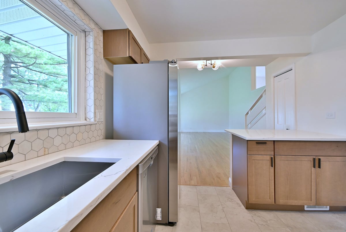 6750 N KOSTNER AVENUE, LINCOLNWOOD, IL 60712  Photo 11