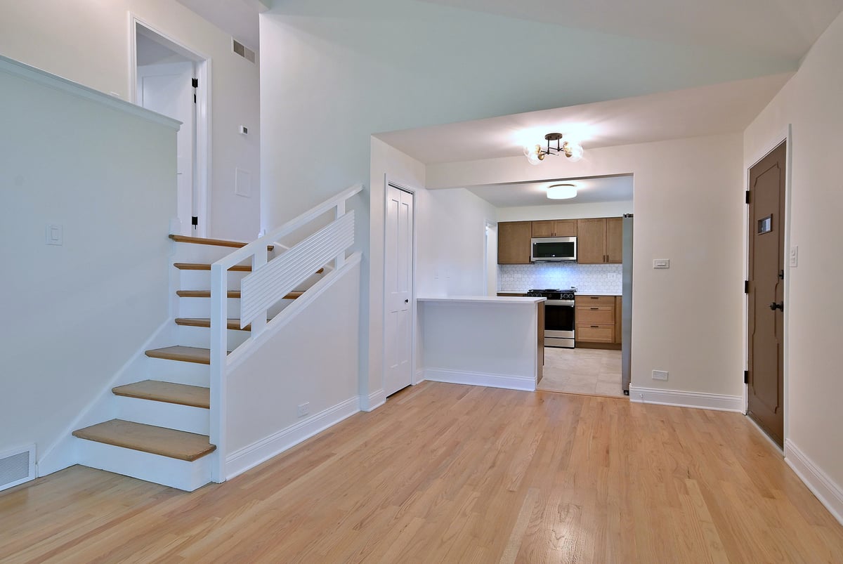 6750 N KOSTNER AVENUE, LINCOLNWOOD, IL 60712  Photo 5