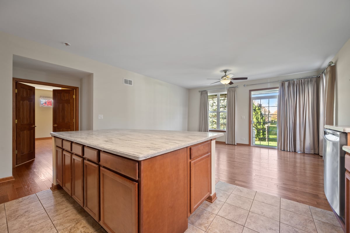 1176 HEATHROW LANE, AURORA, IL 60502  Photo 10