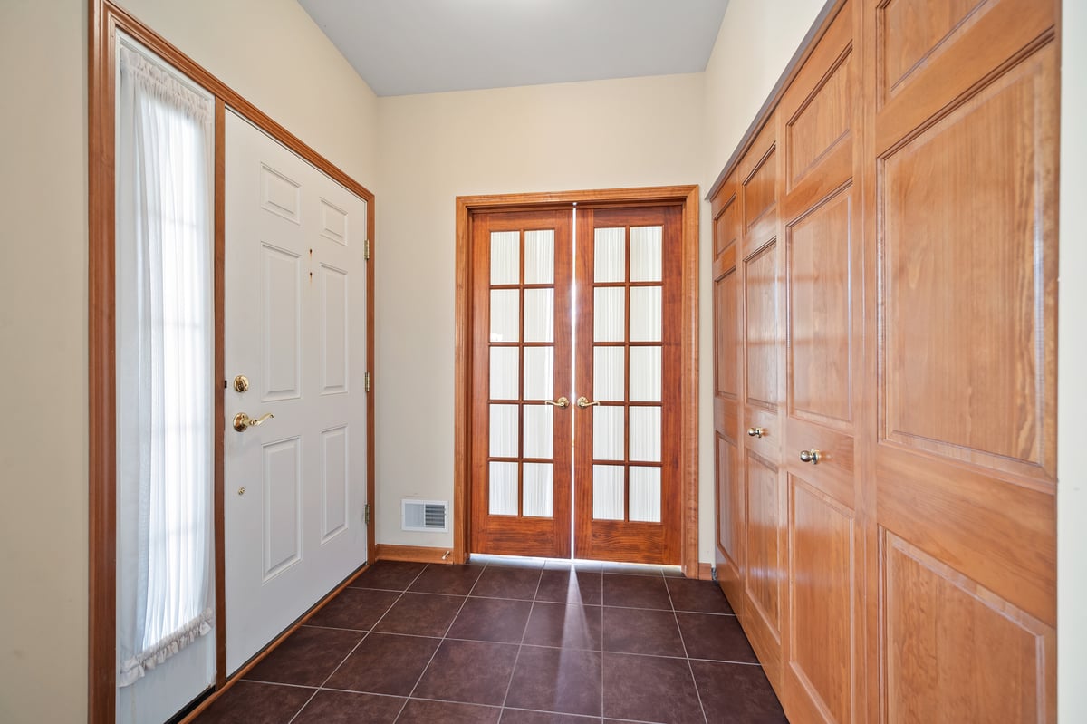 1176 HEATHROW LANE, AURORA, IL 60502  Photo 3