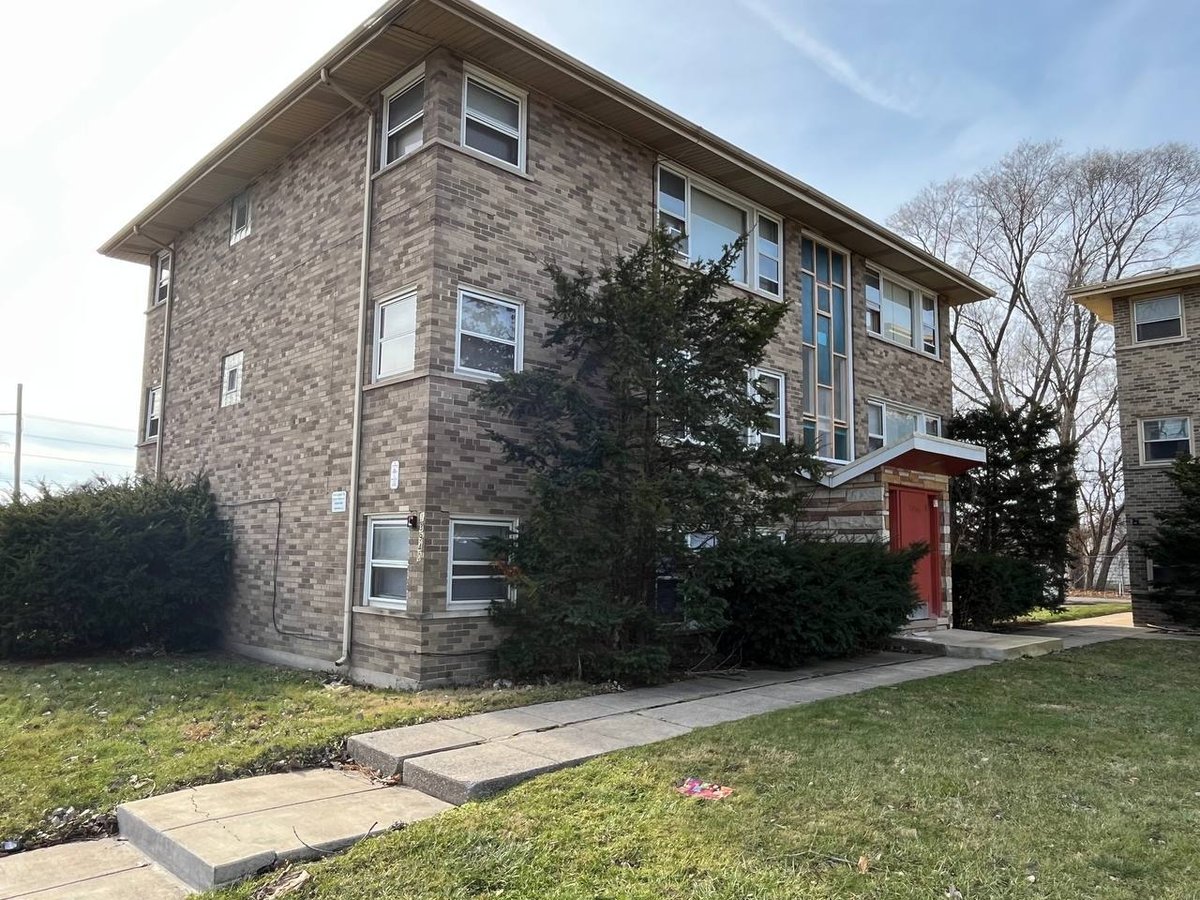 13940 S Edbrooke Avenue -2W Riverdale, IL 60827
