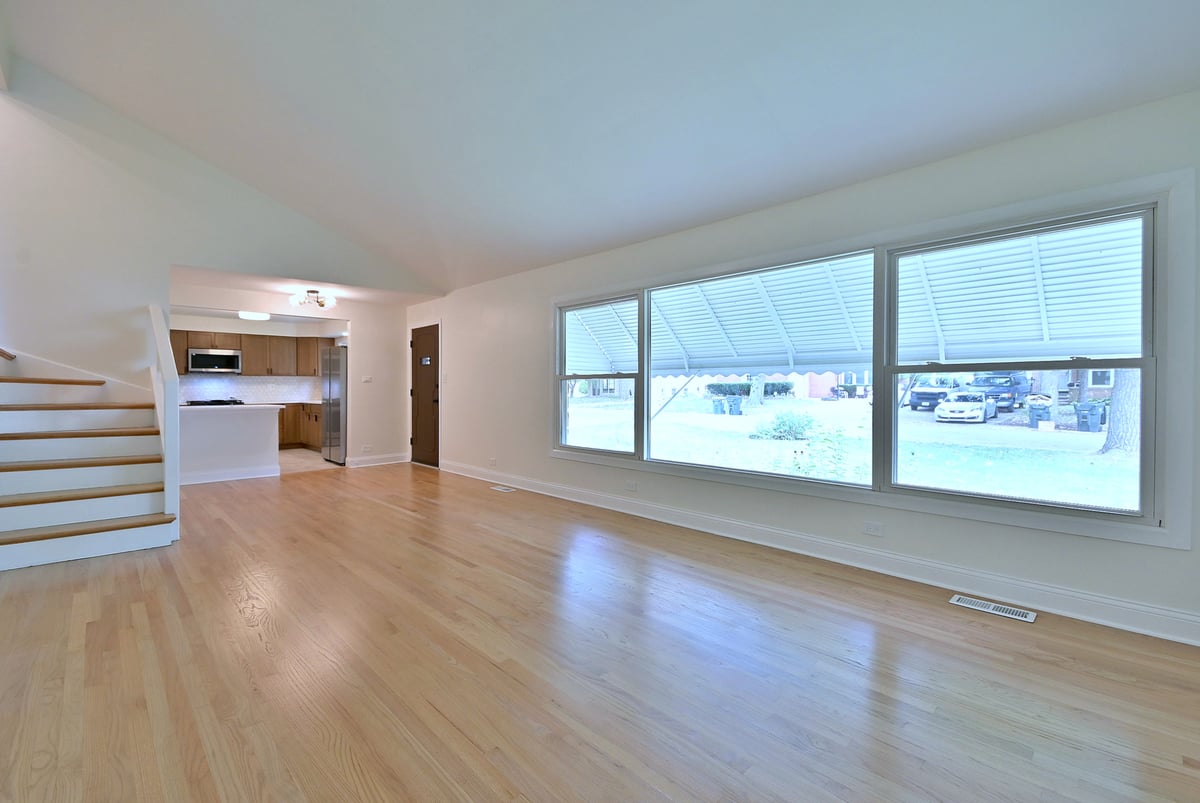 6750 N KOSTNER AVENUE, LINCOLNWOOD, IL 60712  Photo 5