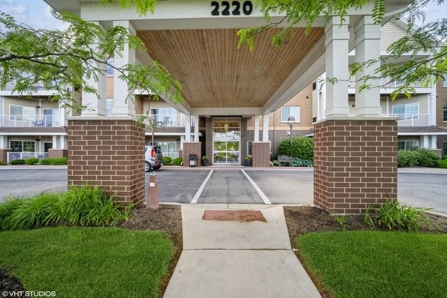 2220 Founders Drive #117, Northbrook, IL 60062