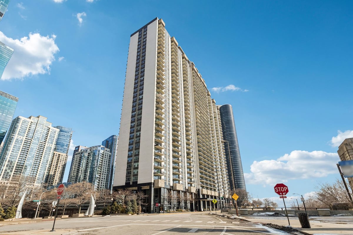 400 E Randolph Street #3719-20