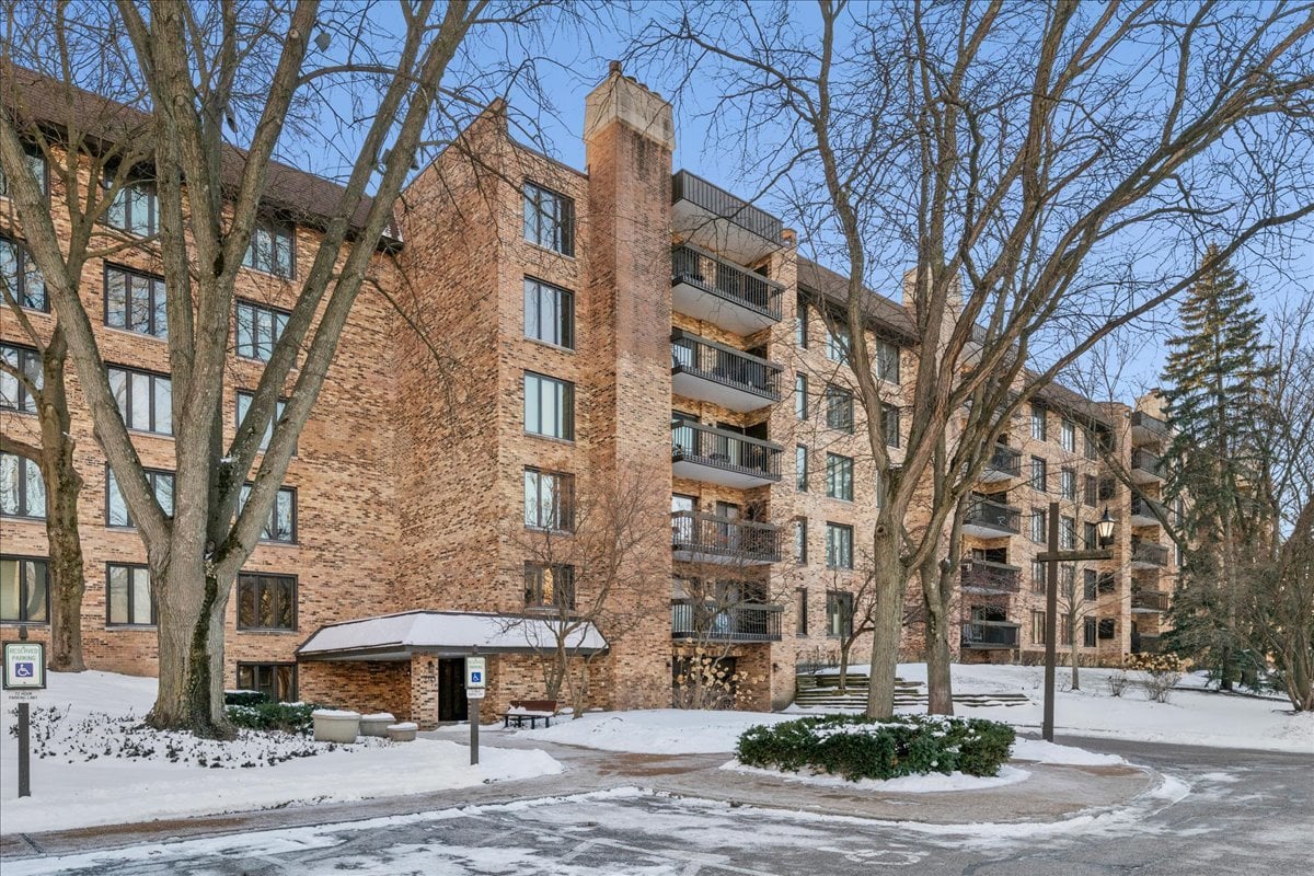 3741 Mission Hills Road #410, Northbrook, IL 60062