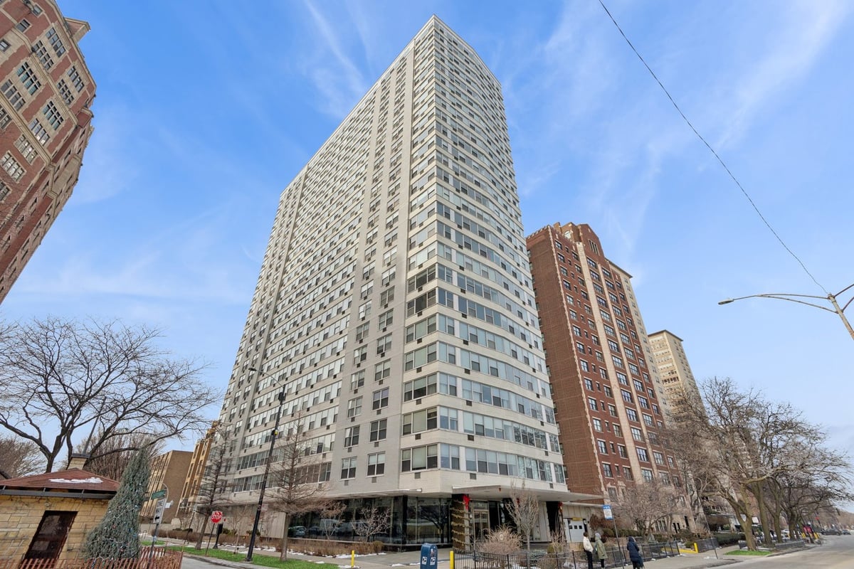 3900 N Lake Shore Drive #12D, Chicago, IL 60613