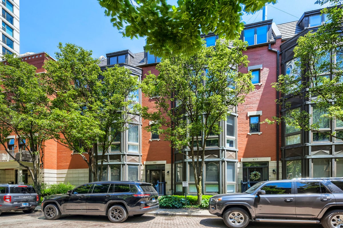481 N Clinton Street, Chicago, IL 60654