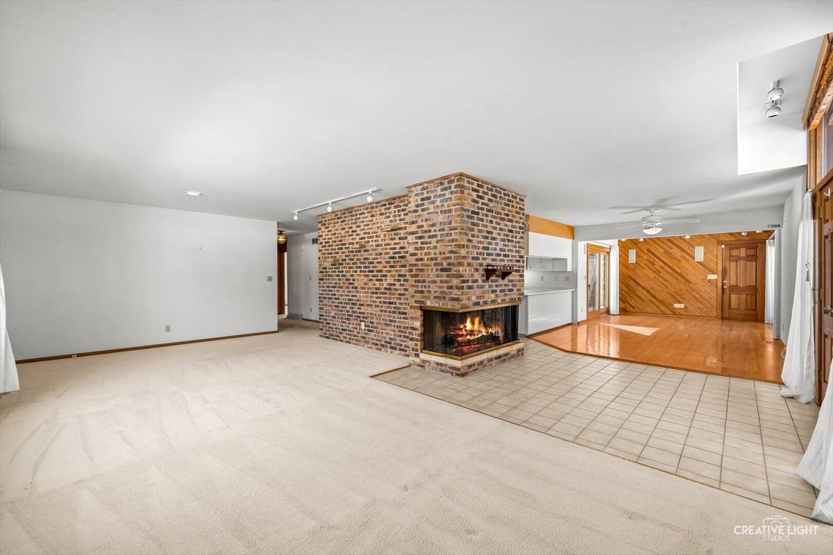 700 MCCLARAN AVENUE, AURORA, IL 60506  Photo 3