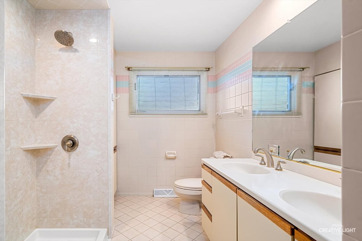 700 MCCLARAN AVENUE, AURORA, IL 60506  Photo 14