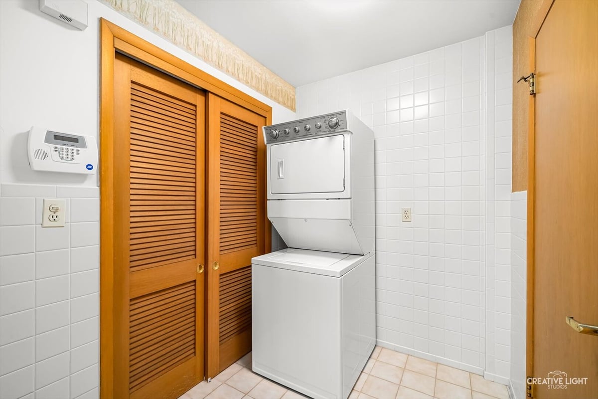 700 MCCLARAN AVENUE, AURORA, IL 60506  Photo 10