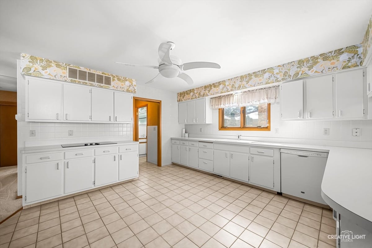 700 MCCLARAN AVENUE, AURORA, IL 60506  Photo 8