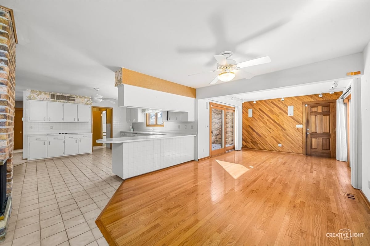 700 MCCLARAN AVENUE, AURORA, IL 60506  Photo 5