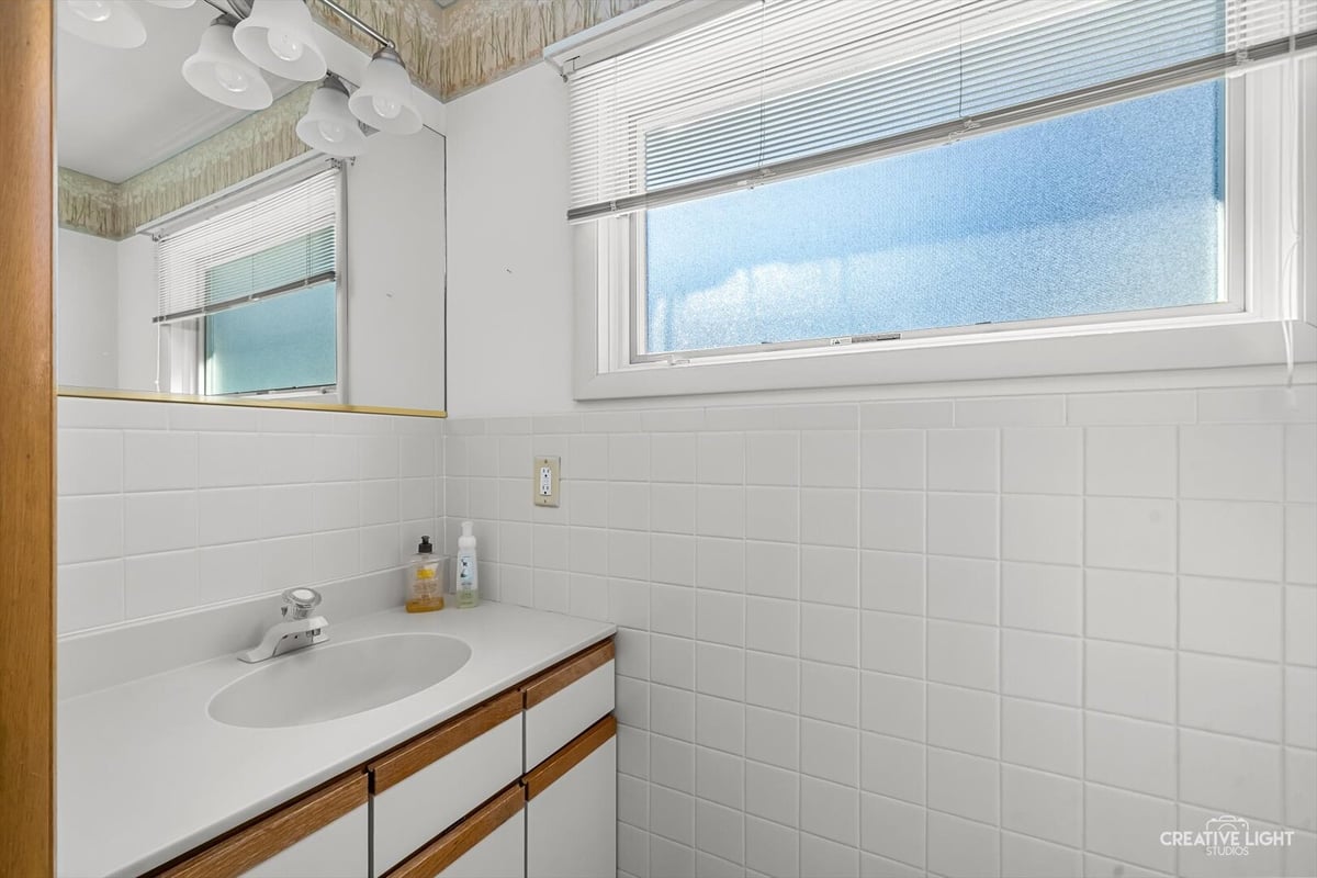 700 MCCLARAN AVENUE, AURORA, IL 60506  Photo 11