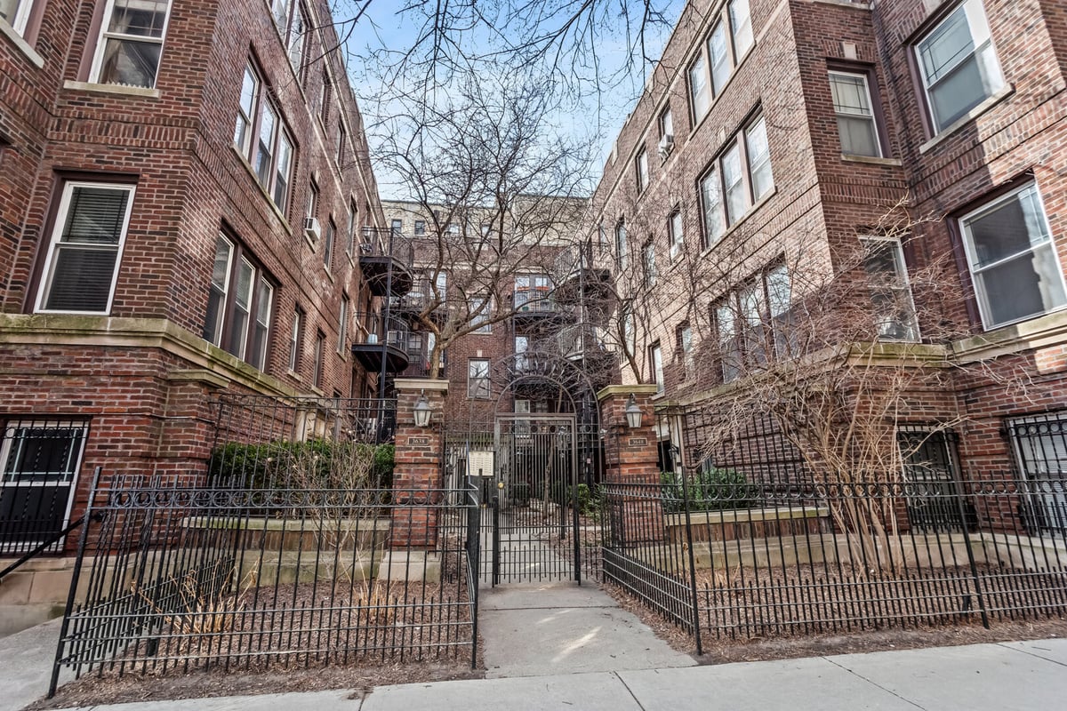3648 N Pine Grove Avenue #G, Chicago, IL 60613