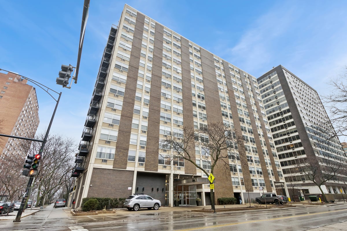 3033 N Sheridan Road #1502, Chicago, IL 60657