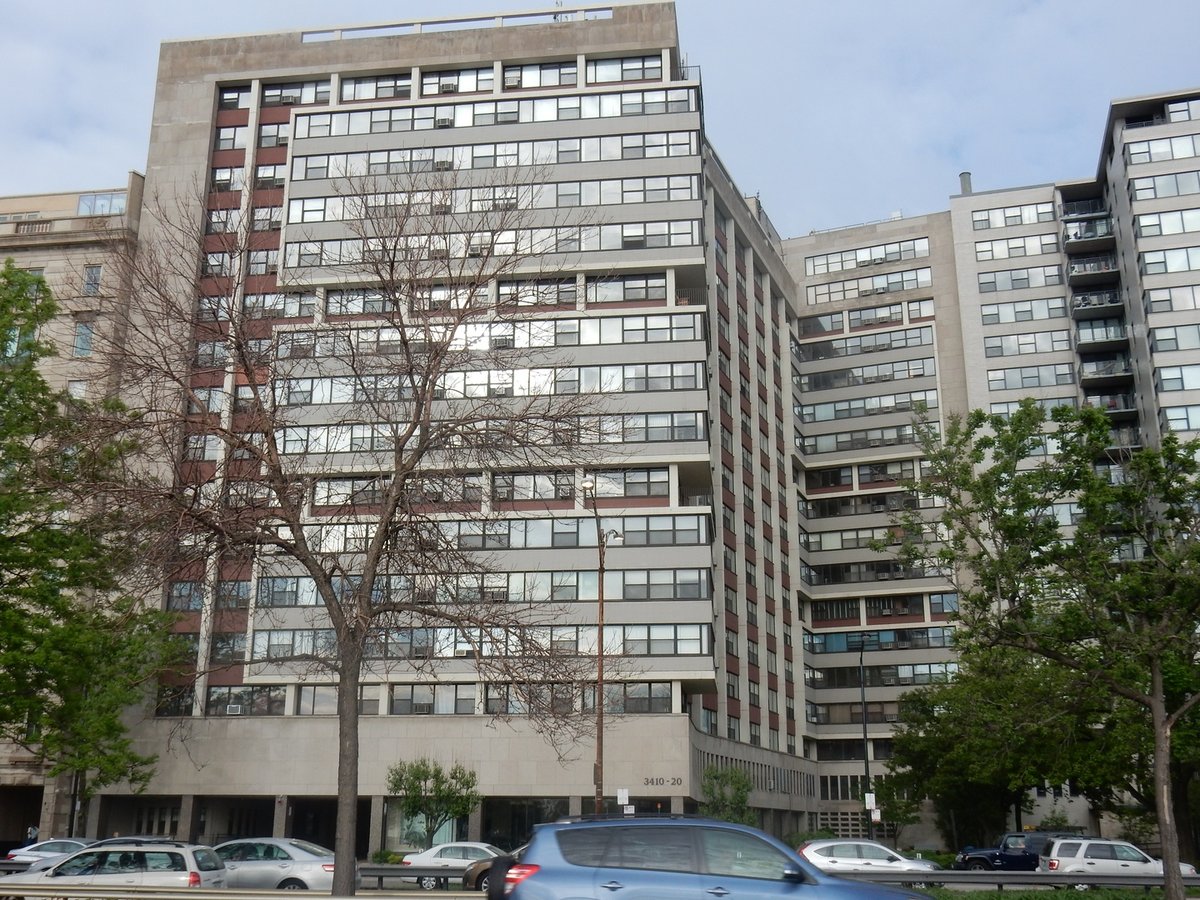3410 N Lake Shore Drive #17J, Chicago, IL 60657