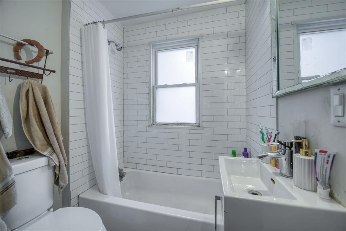 702 JACKSON STREET, AURORA, IL 60505  Photo 9