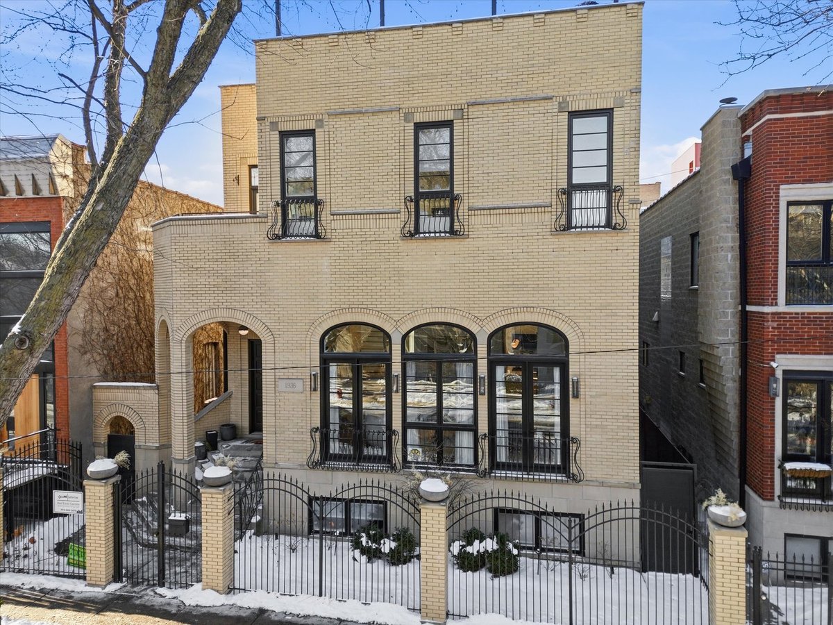 1936 N Wilmot Avenue, Chicago, IL 60647