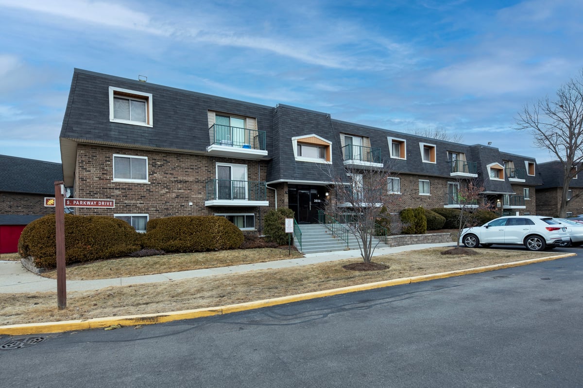 3856 S parkway Drive #3B, Northbrook, IL 60062