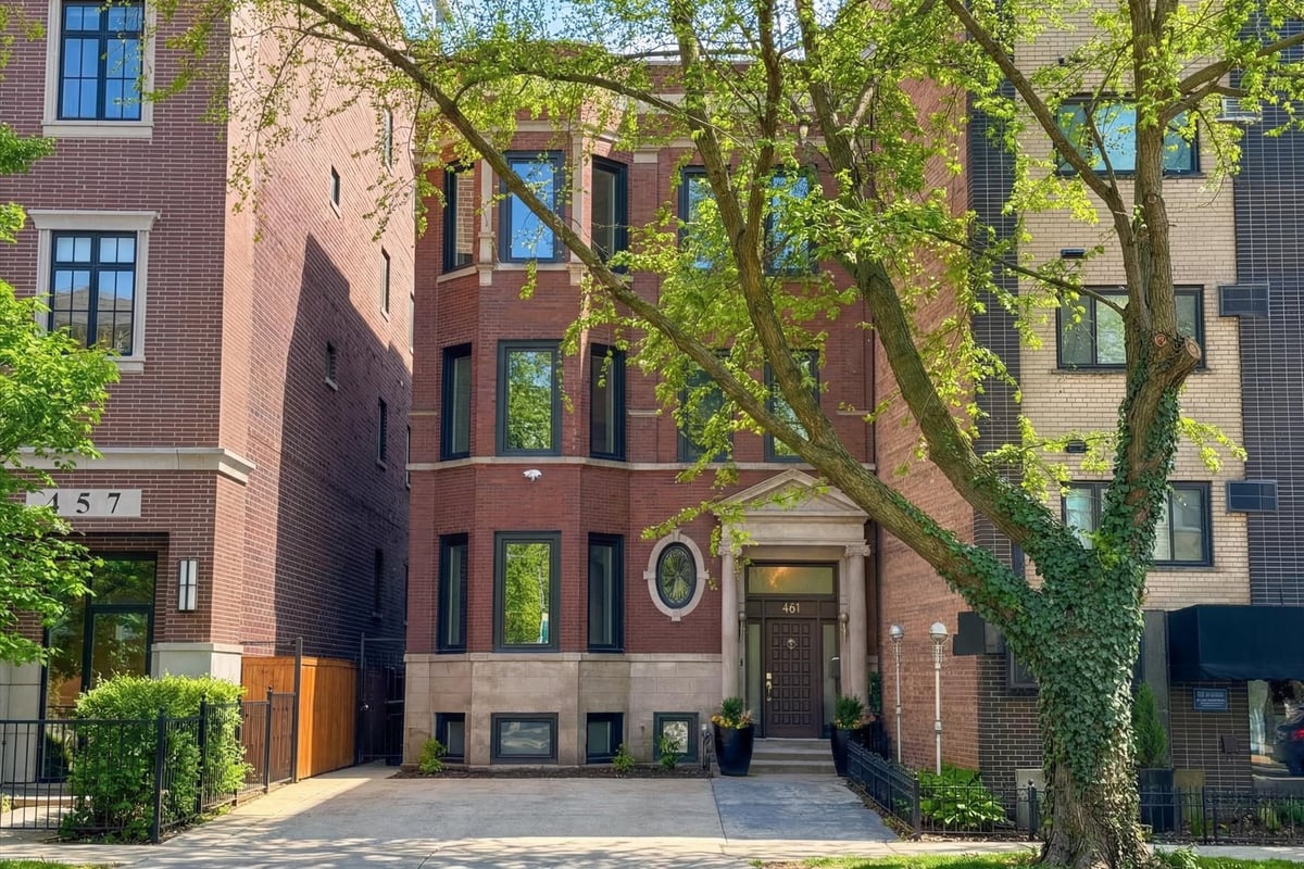 461 W Melrose Street, Chicago, IL 60657