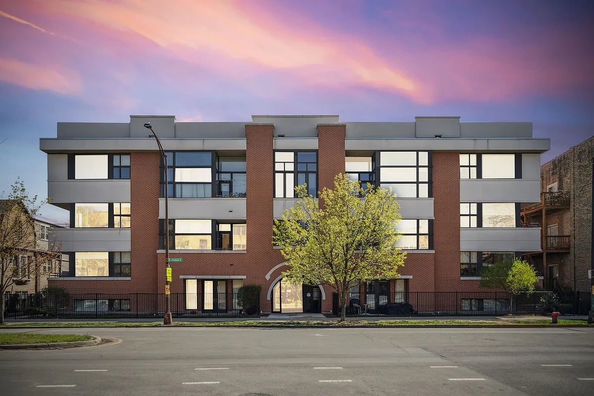 2065 N Kedzie Avenue #323