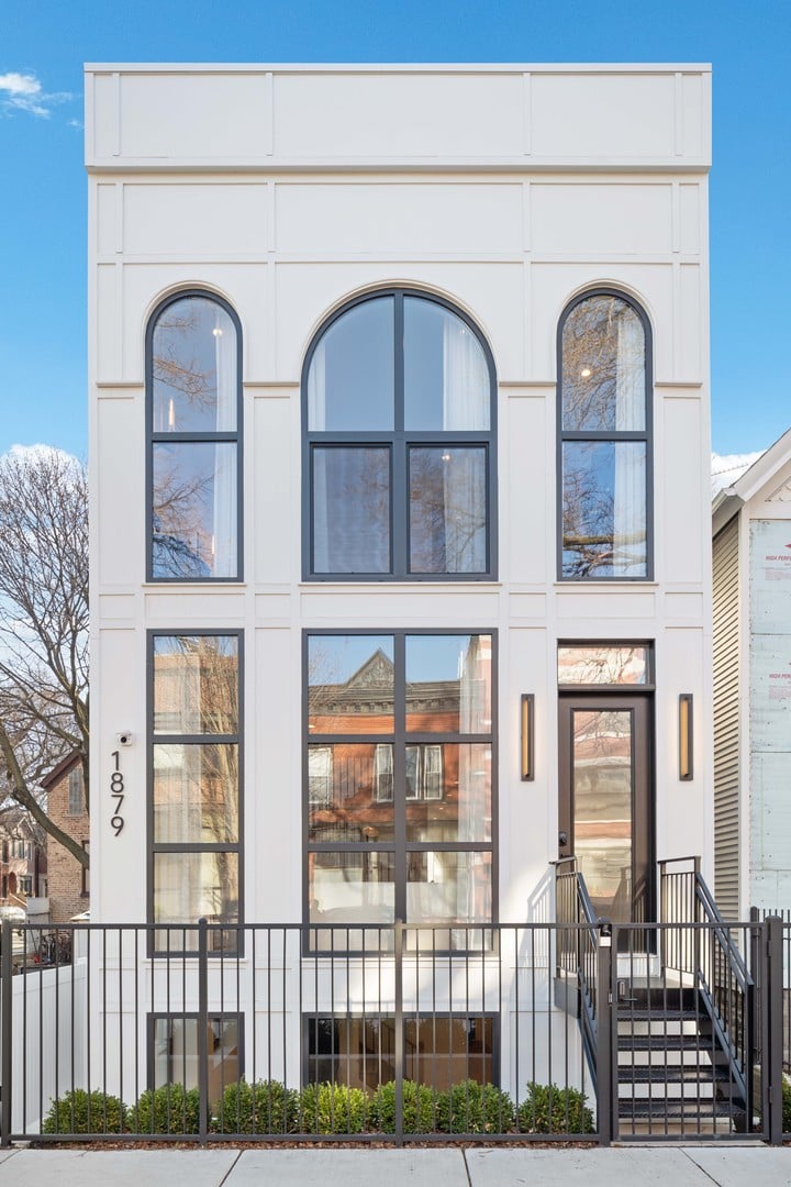 1879 N Hoyne Avenue, Chicago, IL 60647