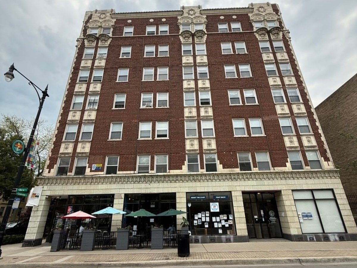 6930 N Greenview Avenue #305
