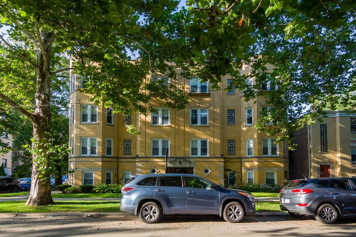 6501 N CLAREMONT Avenue #2