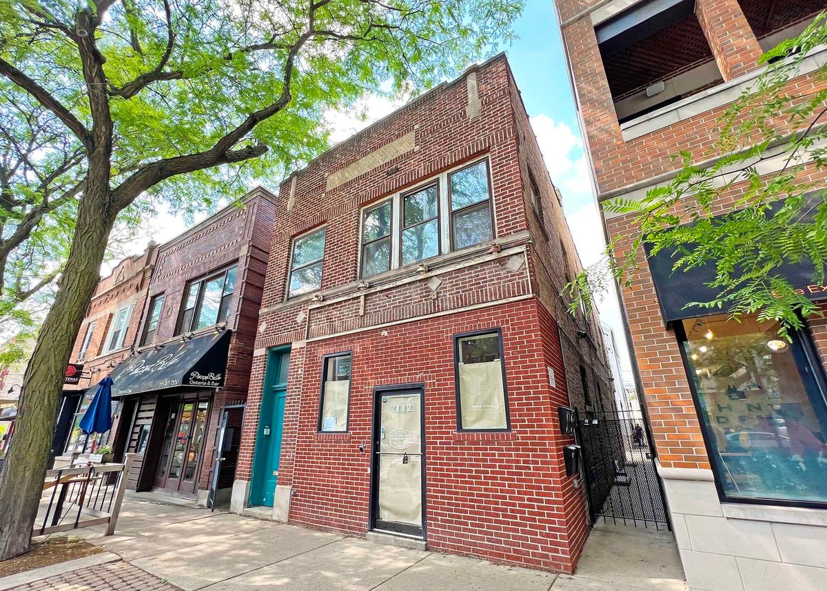 2112 W Roscoe Street #2R