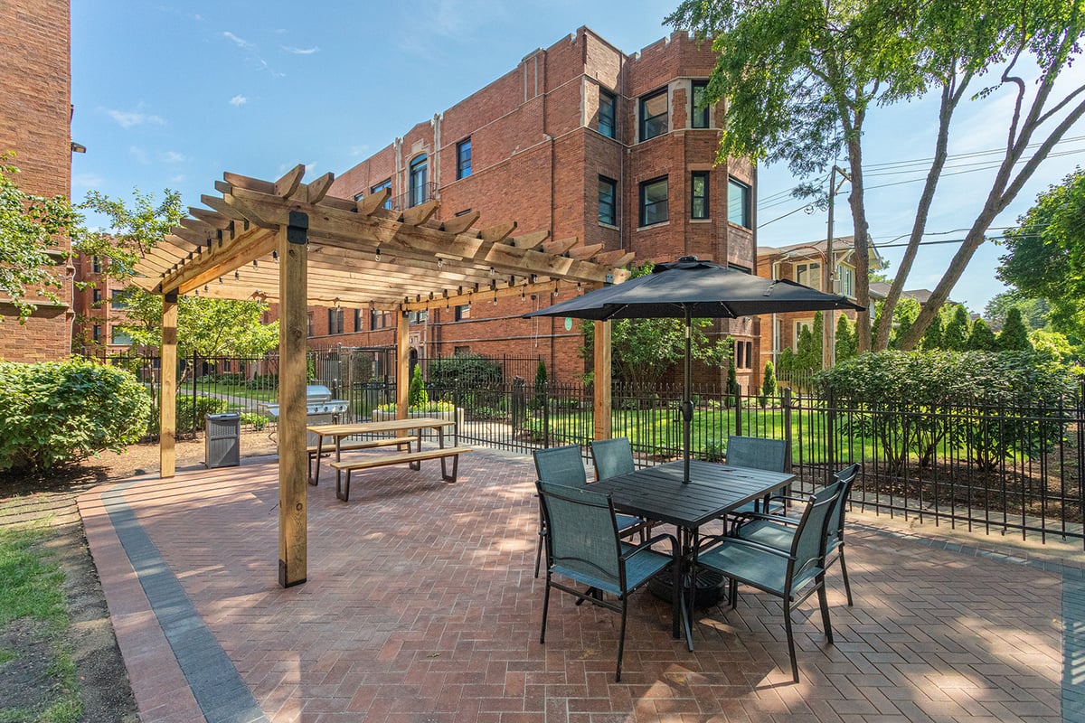 1552 W Juneway Terrace #2F