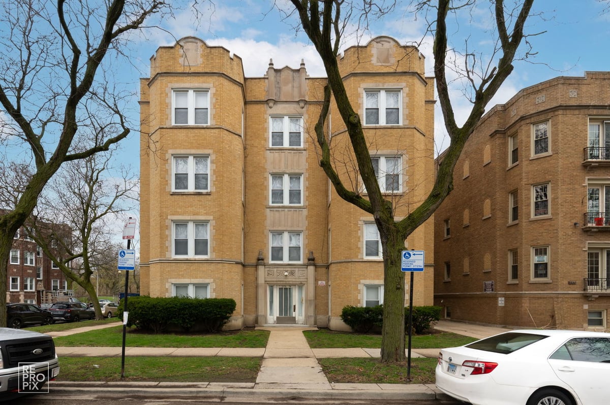 2154 W Arthur Avenue #1