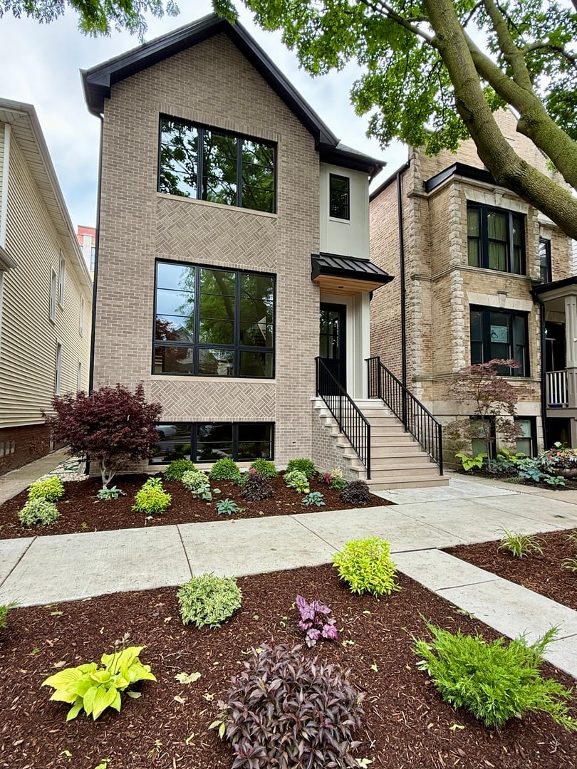 1841 W Newport Avenue, Chicago, IL 60657