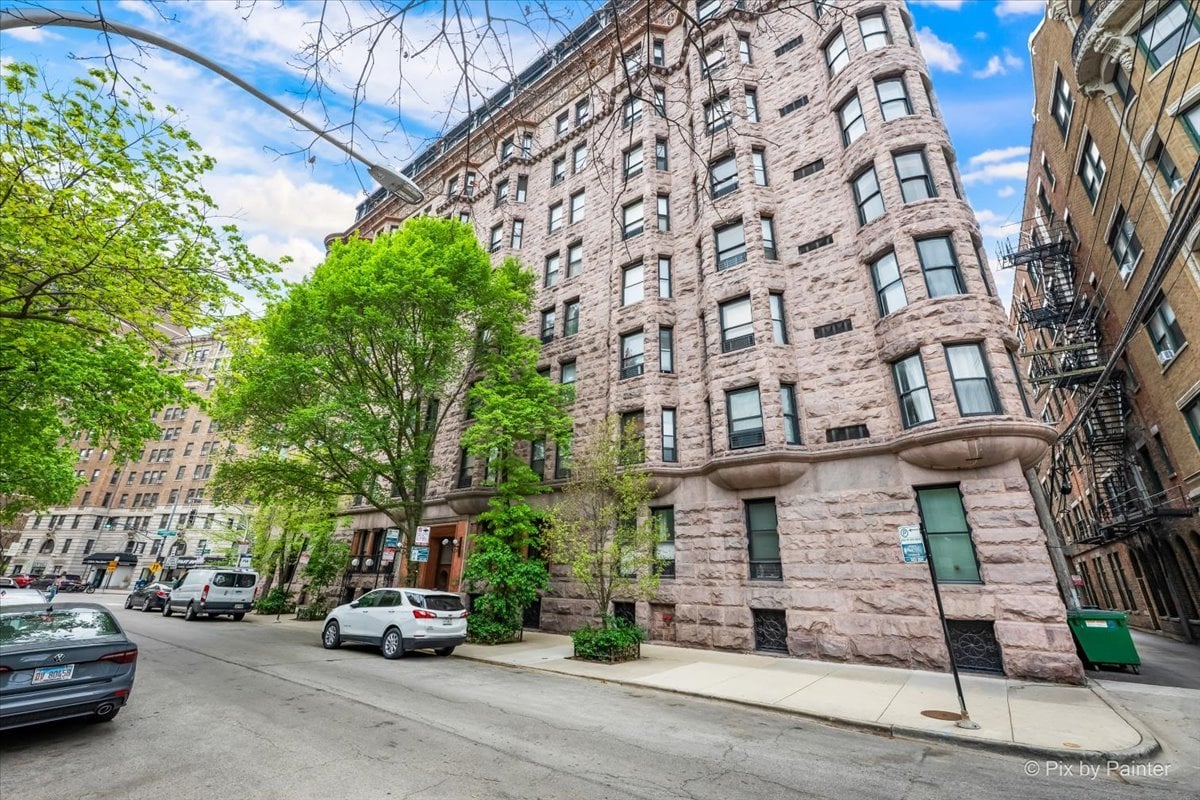 2800 N Pine Grove Avenue #4G, Chicago, IL 60657