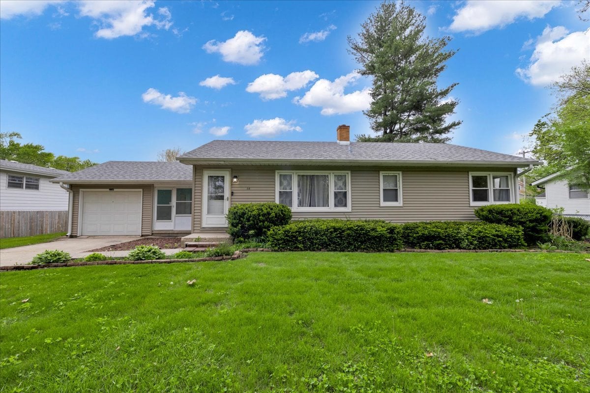 64 E Benton Street Oswego IL 60543