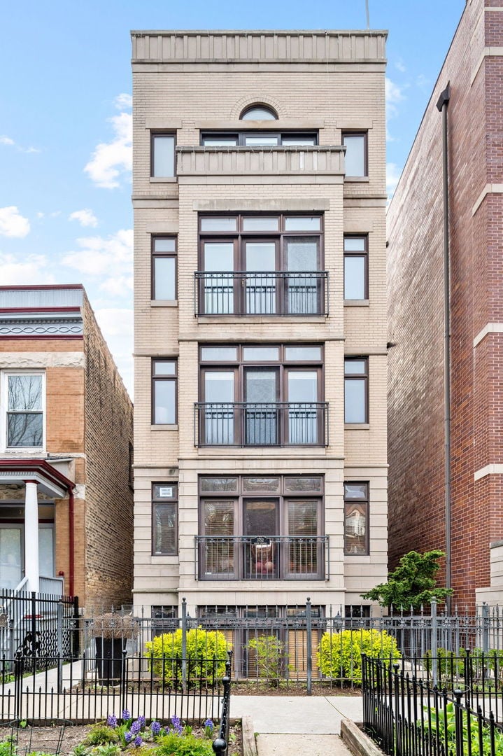 3752 N Fremont Street #2, Chicago, IL 60613