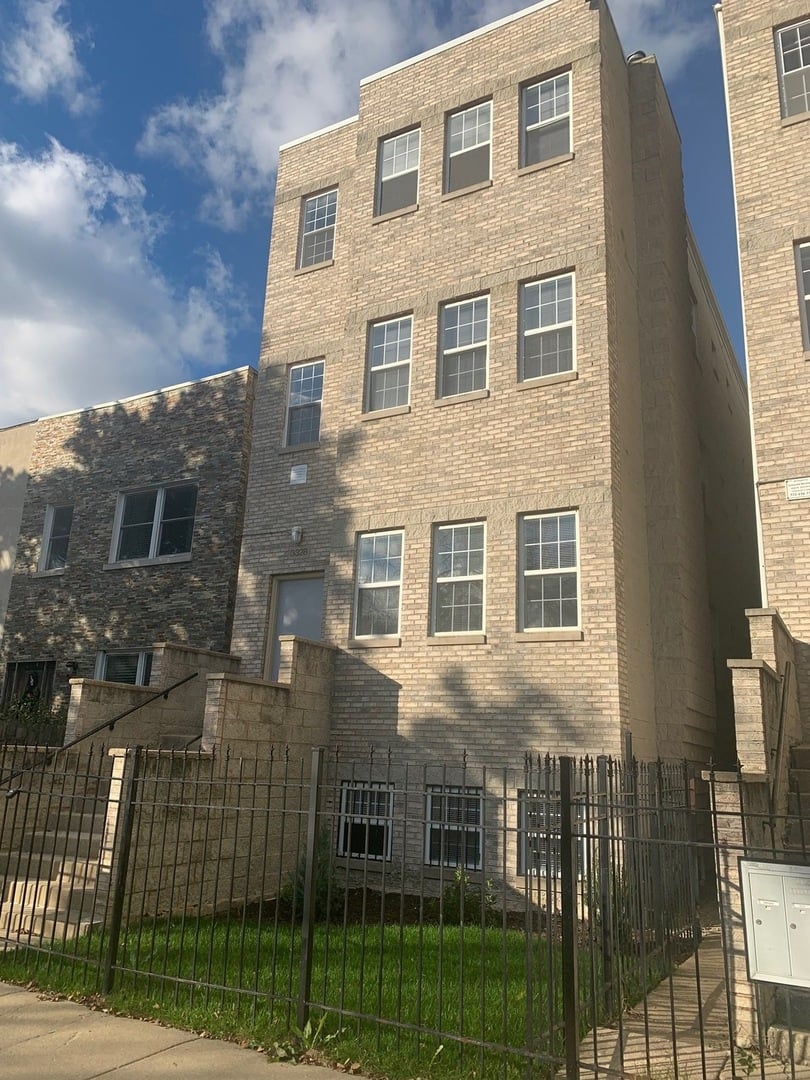 3328 W Le Moyne Street #1