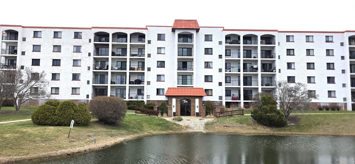 375 PLUM CREEK Drive #412, Wheeling, IL 60090