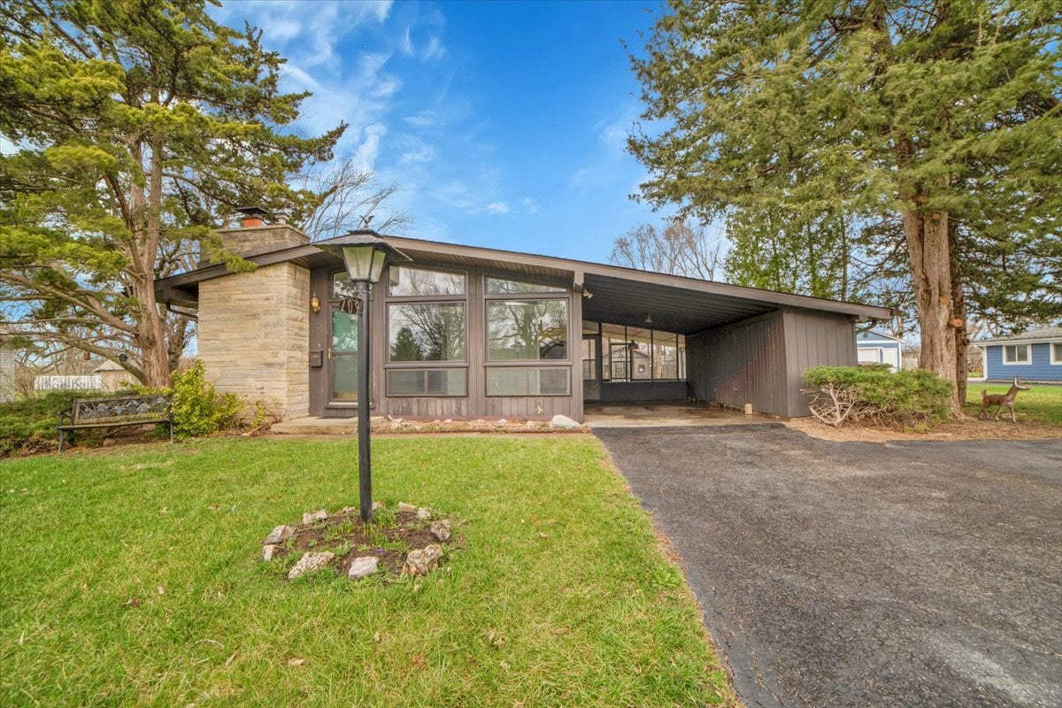 209 Sharon Lane North Aurora IL 60542