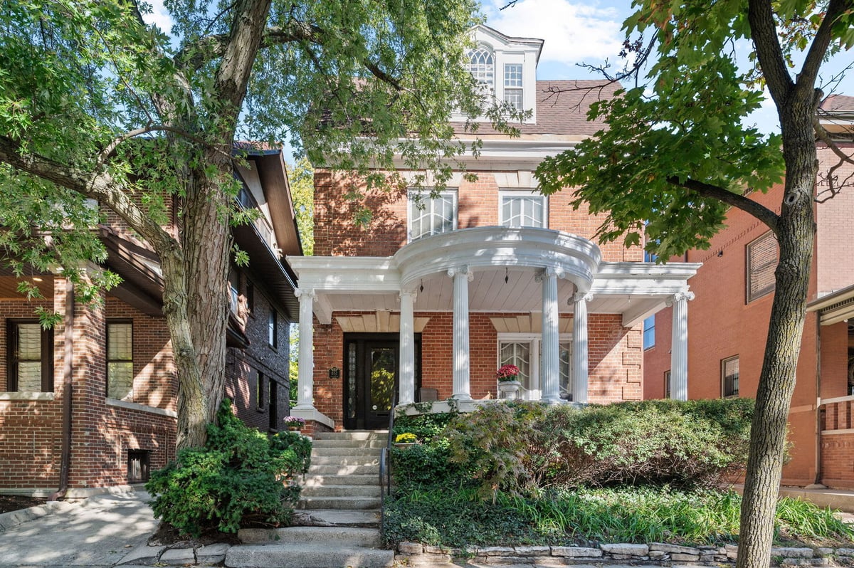 832 W Junior Terrace, Chicago, IL 60613