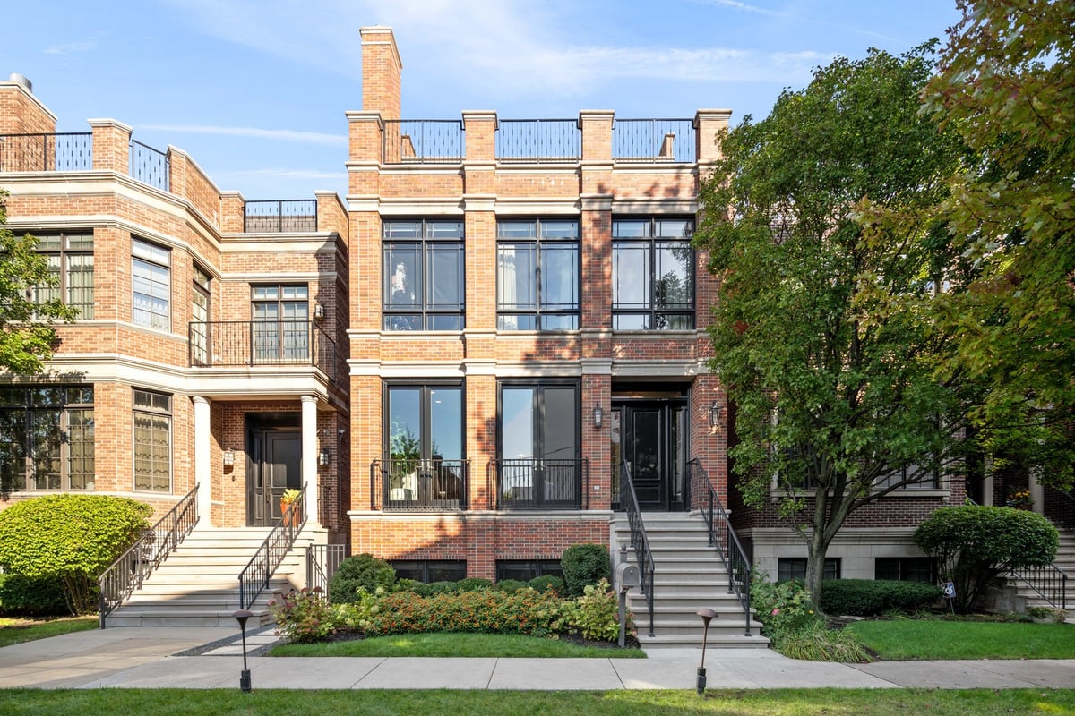 1634 W Surf Street, Chicago, IL 60657