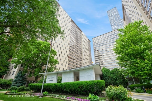 3950 N Lake Shore Drive #205, Chicago, IL 60613